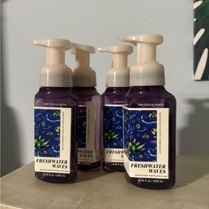 Bath & Body Works Freshwater Waves Hand Soap - Purple and Blue
